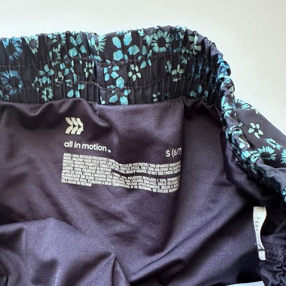 All In MOTION running shorts - Picture 4 of 5